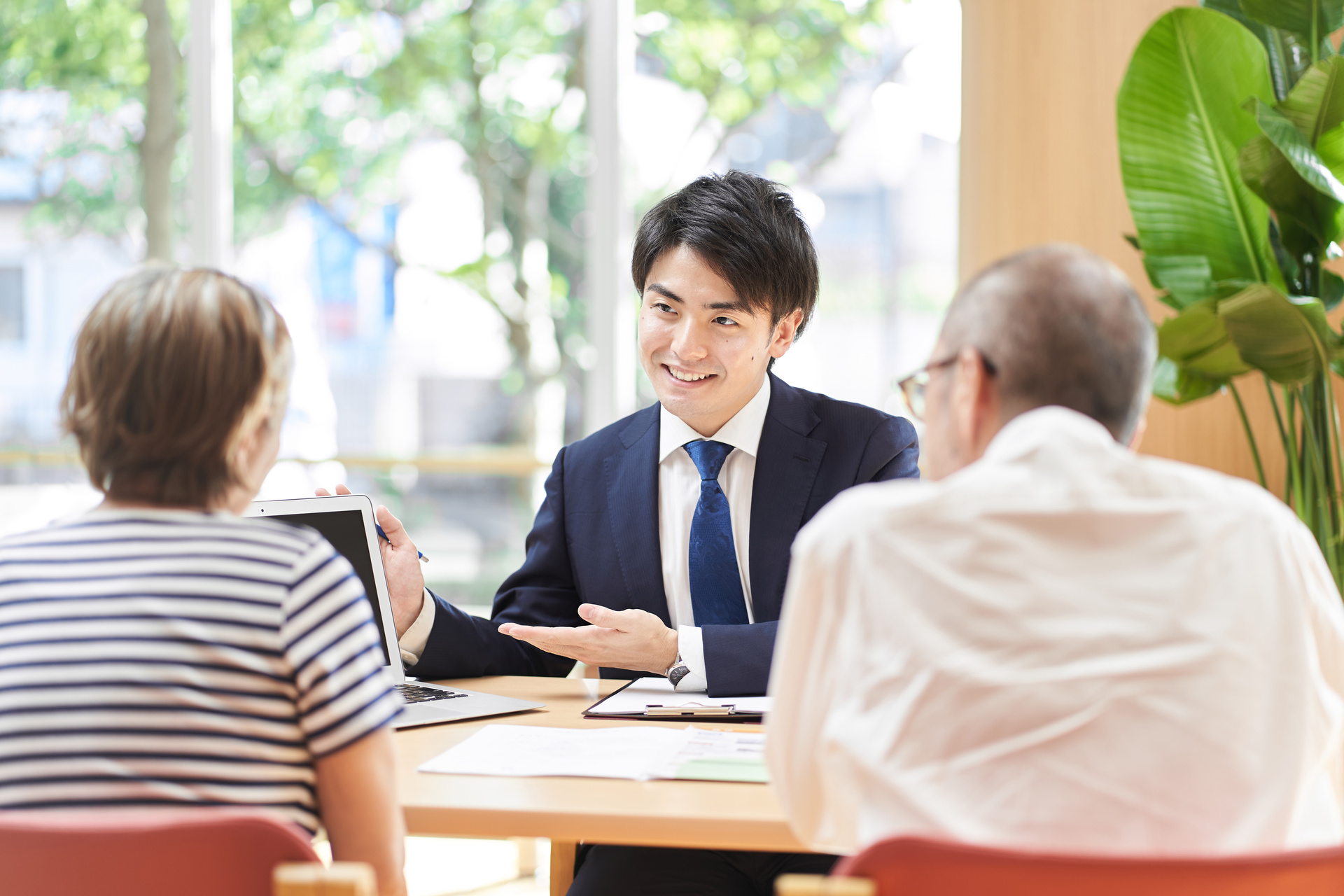 高齢者施設や引越し業者の紹介も含めた総合的な支援を丁寧に提供